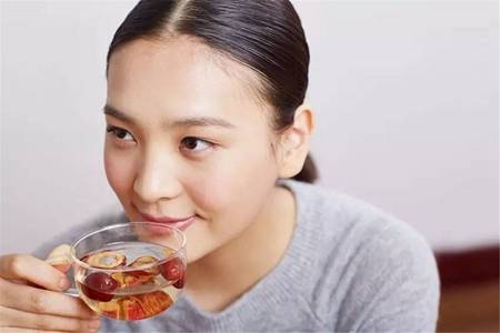 早期乳腺癌有什么癥狀,女性保護乳腺注意這六大信號-易網<a href=http://www.jsjjzhkt.cn/ target=_blank class=infotextkey>健康養生</a>網 早期乳腺癌有什么癥狀,女性保護乳腺注意這六大信號