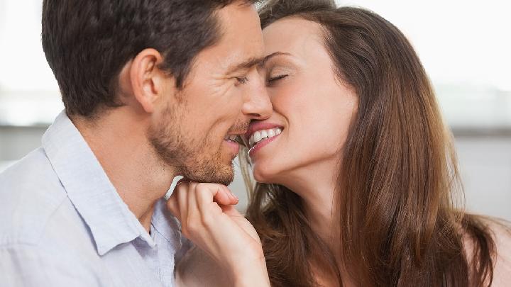 房事助性用很么方法最好 5個技巧讓<a href=http://www.jsjjzhkt.cn/tags-性生活.html target=_blank class=infotextkey>性生活</a>如魚得水-易網健康<a href=http://www.jsjjzhkt.cn/jkys/ target=_blank class=infotextkey>養生</a>網 房事助性用很么方法最好 5個技巧讓性生活如魚得水