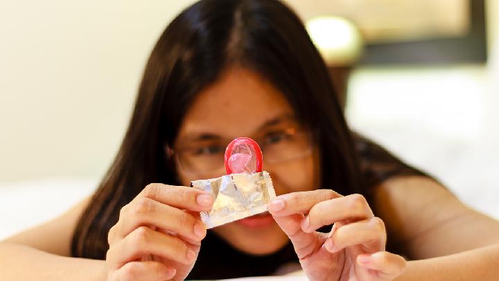 錯誤的避孕謠言你信了嗎 詳解3種失敗率最高的避孕方法-易網<a href=http://www.jsjjzhkt.cn/ target=_blank class=infotextkey>健康養生</a>網 錯誤的避孕謠言你信了嗎 詳解3種失敗率最高的避孕方法