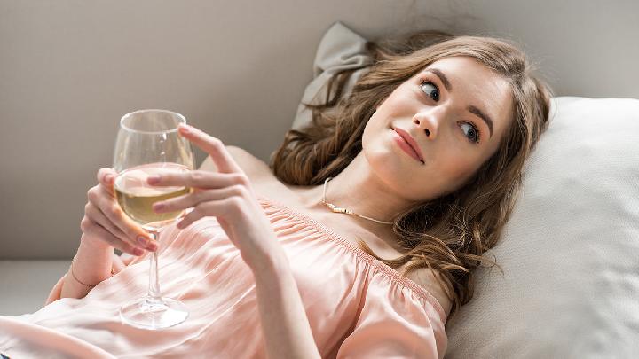 男友時間短怎么辦?正常男人能堅持幾分鐘-易網<a href=http://www.jsjjzhkt.cn/ target=_blank class=infotextkey>健康養生</a>網 男友時間短怎么辦?正常男人能堅持幾分鐘