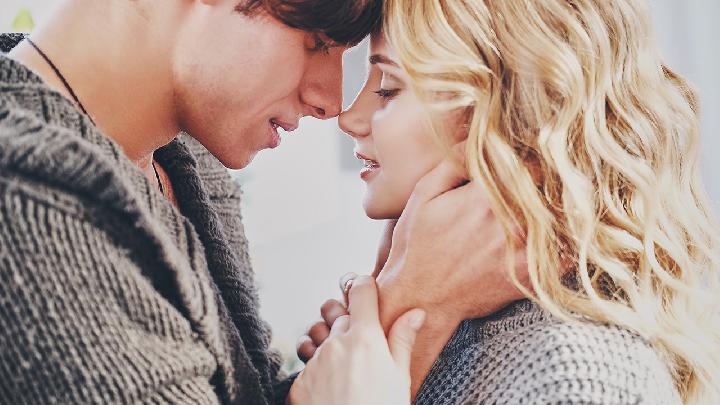 第一次同房要會什么技巧 初次做愛男女必學這些姿勢