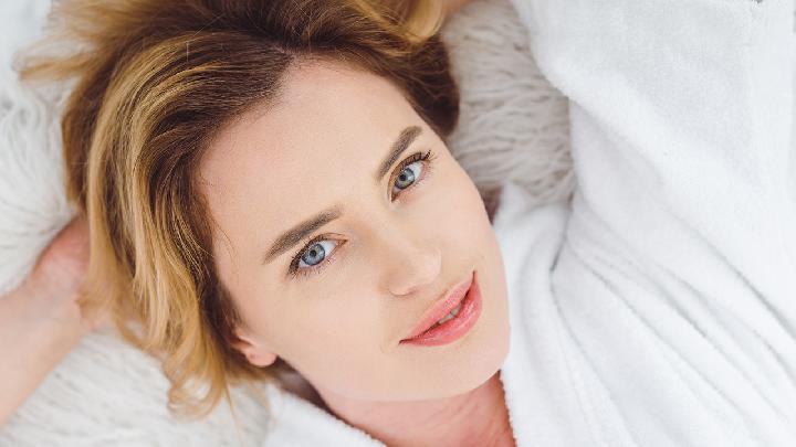 女人出軌的九個常見原因-易網(wǎng)健康<a href=http://www.jsjjzhkt.cn/jkys/ target=_blank class=infotextkey>養(yǎng)生</a>網(wǎng) 女人出軌的九個常見原因