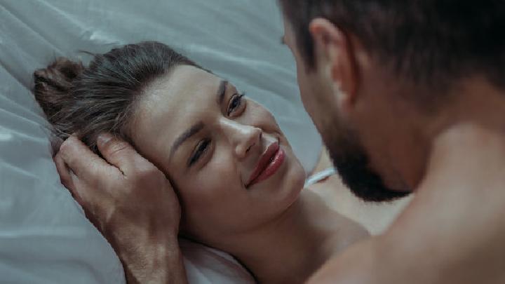 女人胸部小影響性生活嗎 性愛揉胸會(huì)不會(huì)變大呢