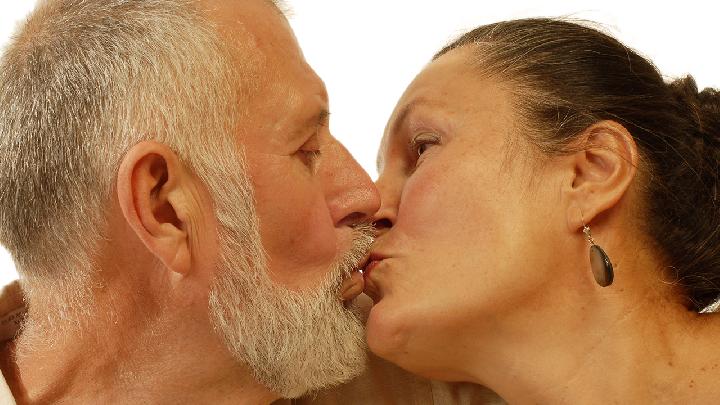 夫妻怎樣打造浪漫性愛 值得嘗試的7種性交體位-易網(wǎng)健康養(yǎng)生網(wǎng) 夫妻怎樣打造浪漫性愛 值得嘗試的7種性交體位