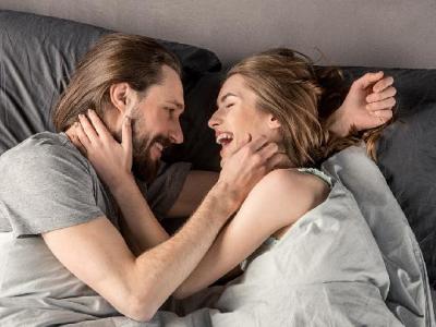 性愛用什么體位能進入更深 性生活一定要用的技巧技巧