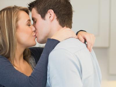 肢體語言為性生活加溫 這樣做男人更忍不住想與你親熱