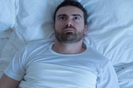 男人硬不起是什么原因造成的?這五個因素導致的望重視改善-易網<a href=http://www.jsjjzhkt.cn/ target=_blank class=infotextkey>健康養生</a>網 男人硬不起是什么原因造成的?這五個因素導致的望重視改善