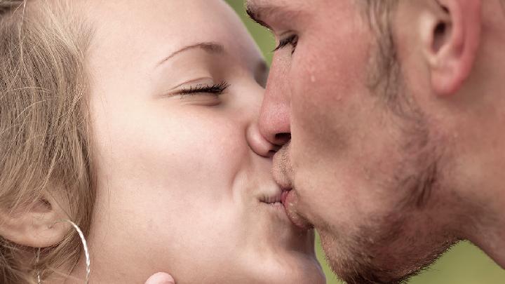 人到中年怎么把性生活過好 中年人性生活的5個(gè)注意事項(xiàng)-易網(wǎng)健康養(yǎng)生網(wǎng) 人到中年怎么把性生活過好 中年人性生活的5個(gè)注意事項(xiàng)