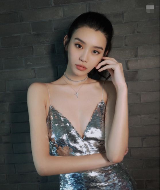 1米79的她瘋狂減肥瘦到90斤，減肥原因讓網友大呼心疼