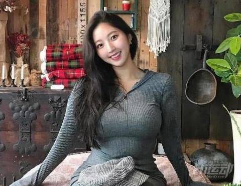 有著不輸卡戴珊的性感身材，卻有著精致小巧的臉