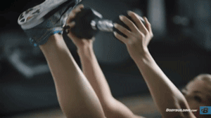 因過于干瘦被吐槽像骷髏家，健身3年后擁有一雙粗腿被稱女神