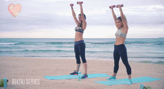 沙灘燃脂訓練，兩個小天使帶你打造魔鬼身材