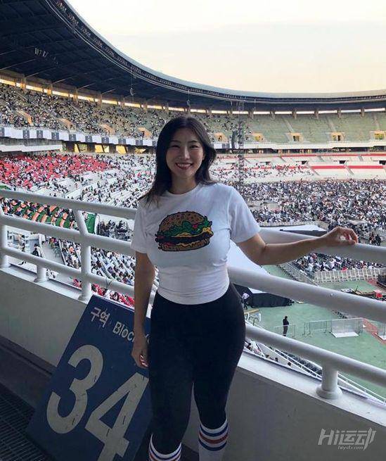 奔5女神愛健身，不說還以為是少女，與小鮮肉姐弟戀