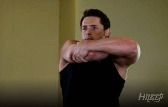 奔5女神愛健身，不說還以為是少女，與小鮮肉姐弟戀