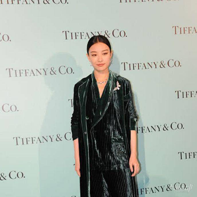 被稱為“街拍模板”的倪妮被粉絲吐槽壯實？這真的是“鐵桿粉”？