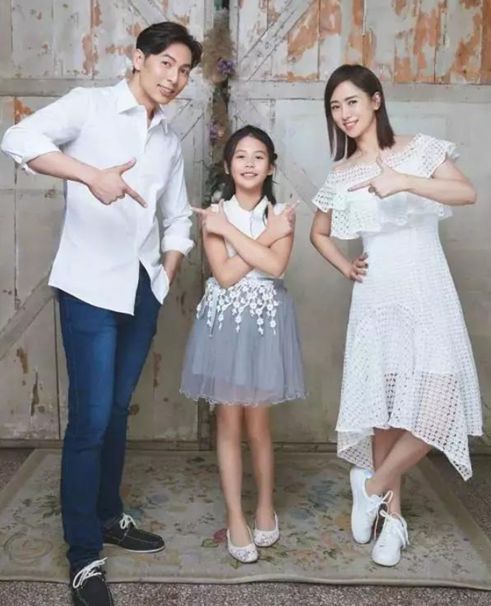 50歲翁虹身材仍然凹凸有致，網友稱多虧了她的老公