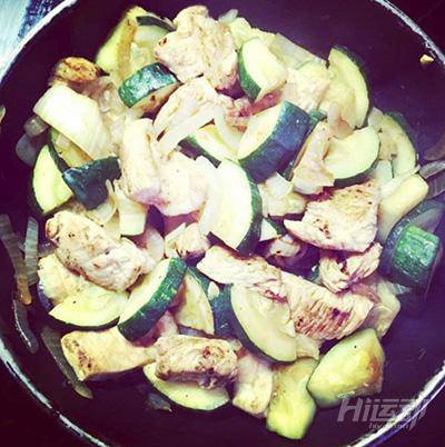 新的一年，祝你跟這個小伙一樣：減肥上癮