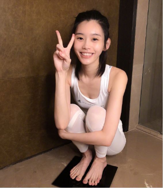 1米79的她瘋狂減肥瘦到90斤，減肥原因讓網友大呼心疼