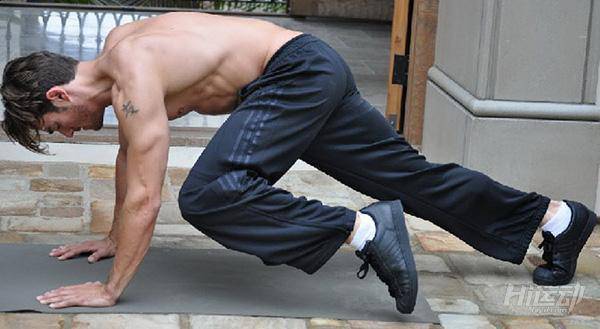 9個(gè)動(dòng)作10分鐘暴汗燃脂！沒(méi)強(qiáng)度的減肥都是瞎扯淡