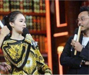 趙本山的女兒瘦成網(wǎng)紅臉，曬馬甲線A4腰網(wǎng)友稱太假