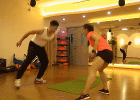 9個(gè)動(dòng)作10分鐘暴汗燃脂！沒(méi)強(qiáng)度的減肥都是瞎扯淡