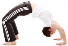 10個動作睡前瑜伽!舒經活血驅除每天疲勞