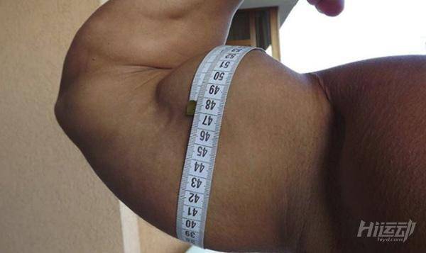 健身版的“朱莉”！91年妹子發(fā)現(xiàn)健身天賦后，練太大塊了！