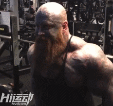 入過(guò)黑幫蹲過(guò)大獄！31歲健身逆襲成彪悍巨獸