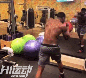 為了拍攝《黑豹》，男2號瘋狂增肌練身材，風頭蓋過男主