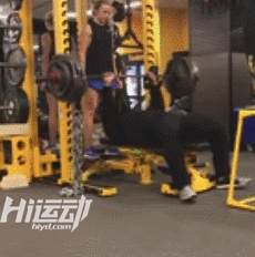 橄欖球運動為什么會經常腦震蕩？看完球員訓練！這跟撞車沒區別