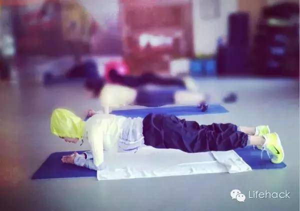 王珞丹曬性感腹肌照 最美馬甲線 王珞丹曬性感腹肌照 最美馬甲線