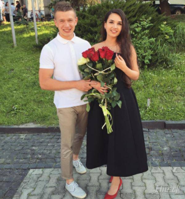 塊頭不大的扳手腕王者！小臂有45厘米粗