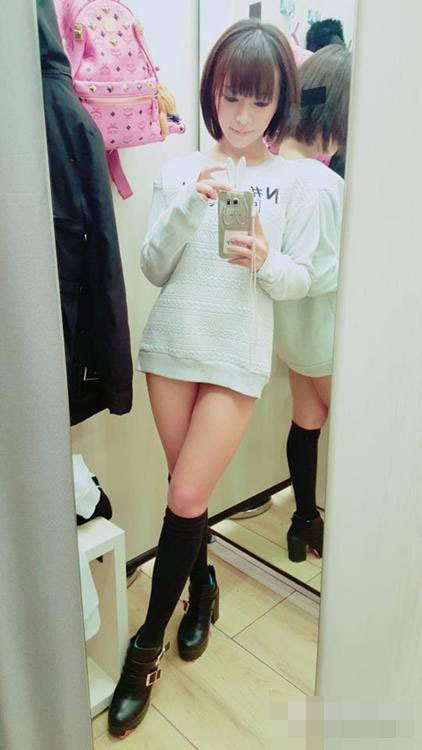 一字馬運動萌妹走紅 高顏值辣身材