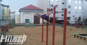 不用器械4年徒手健身！小伙從瘦“鵪鶉”到“肌霸”完美蛻變！