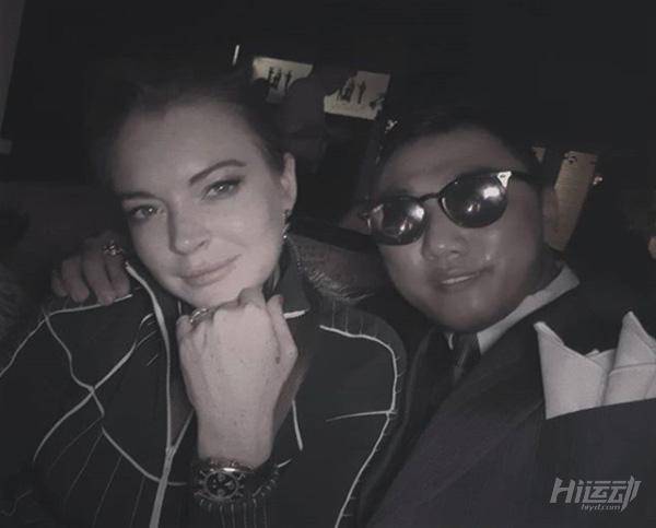 因蔑視施瓦辛格被人批評！不過他身材真壯，刷個綠漆就是綠巨人