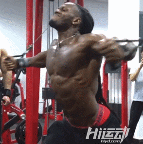 國外黑人天安門前赤裸上身，武警面前束手就擒