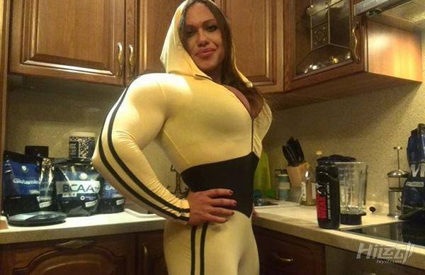 健身版的“朱莉”！91年妹子發(fā)現(xiàn)健身天賦后，練太大塊了！