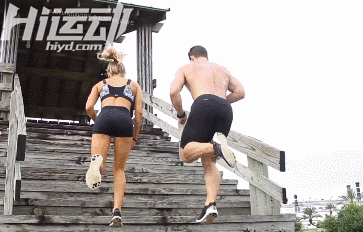 如果有女友，早就開始健身了！10個最虐狗的情侶動作