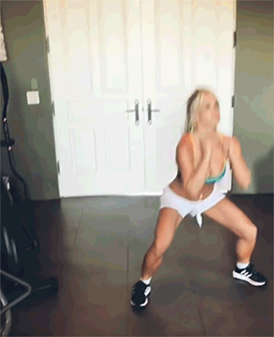 36歲小甜甜布蘭妮身材仍然火辣：倒立、后空翻統統不在話下