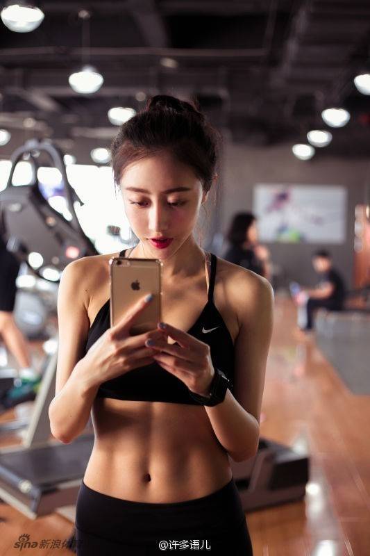 大連美女教師最新健身照 高顏值小蠻腰