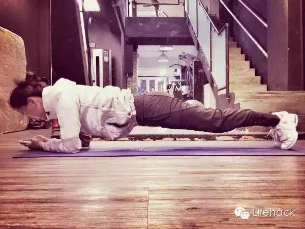 王珞丹曬性感腹肌照 最美馬甲線 王珞丹曬性感腹肌照 最美馬甲線