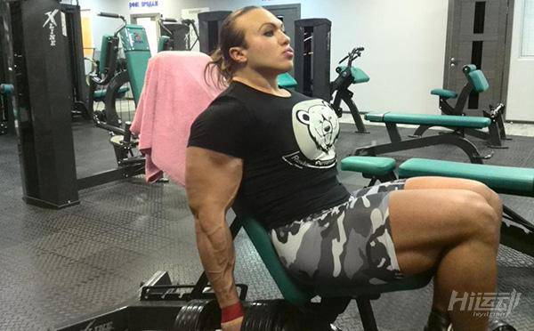 健身版的“朱莉”！91年妹子發(fā)現(xiàn)健身天賦后，練太大塊了！