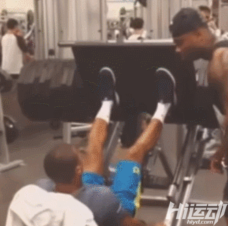 為了拍攝《黑豹》，男2號瘋狂增肌練身材，風頭蓋過男主