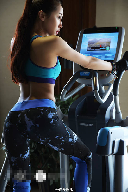 大連美女教師最新健身照 高顏值小蠻腰