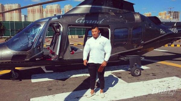 因蔑視施瓦辛格被人批評！不過他身材真壯，刷個綠漆就是綠巨人