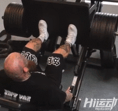 入過(guò)黑幫蹲過(guò)大獄！31歲健身逆襲成彪悍巨獸