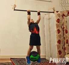 年僅4歲的“小姑涼”一身肌肉，競對(duì)父親下如此狠手！