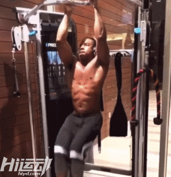 為了拍攝《黑豹》，男2號瘋狂增肌練身材，風頭蓋過男主