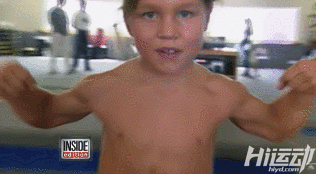 小巨人8歲臥推95公斤！每天600個俯臥撐，300次深蹲