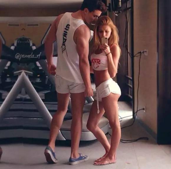 健身的妹子身材就是火辣 超級耐看